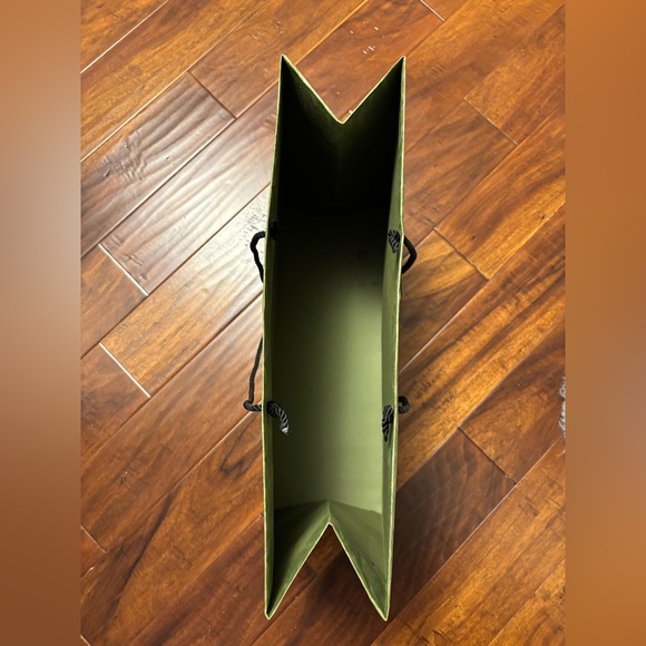 Authentic Bug Gucci Paper Bag - Picture 4 of 4